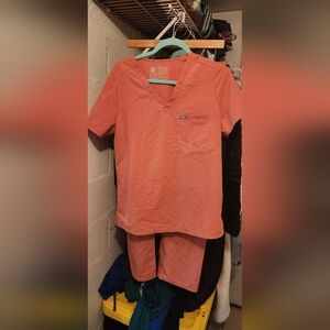 Figs Coral Scrub Set